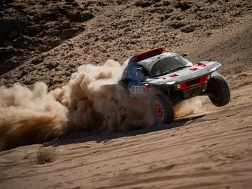 Carlos Sainz comienza el Dakar muy atrás en el prólogo Carlos Sainz comienza el Dakar muy atrás en el prólogo