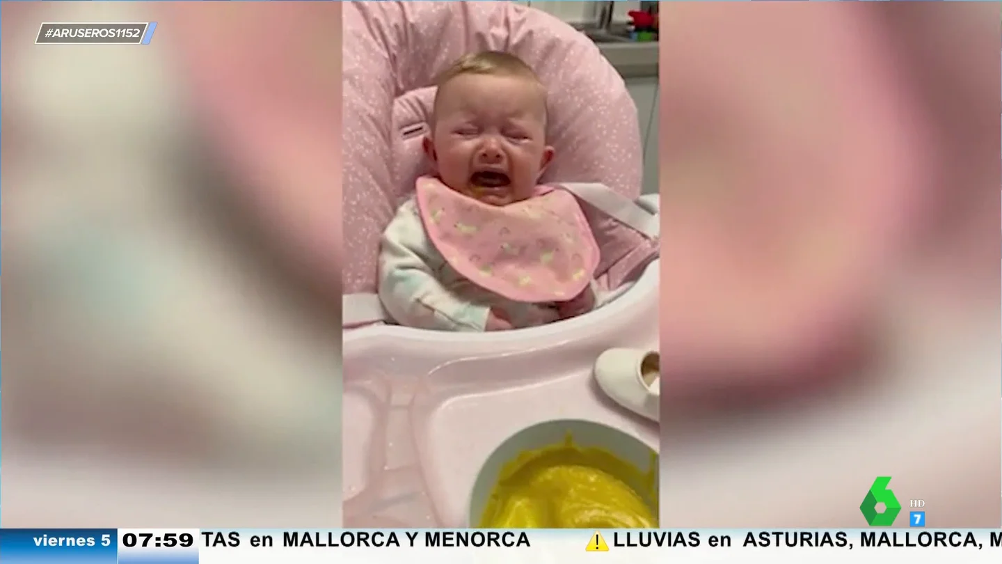 Una madre graba la lucha diaria para que sus bebés gemelos coman sin montar un espectáculo: "Cuando come uno, llora otro" Una madre graba la lucha diaria para que sus bebés gemelos coman sin montar un espectáculo: "Cuando come uno, llora otro"