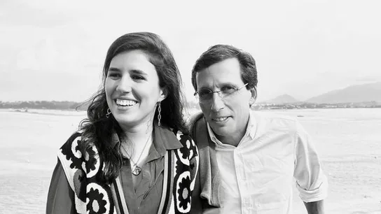 La declaración de amor de Martínez-Almeida a su novia para confirmar su boda: "Y Teresa me ha dicho sí" La declaración de amor de Martínez-Almeida a su novia para confirmar su boda: "Y Teresa me ha dicho sí"