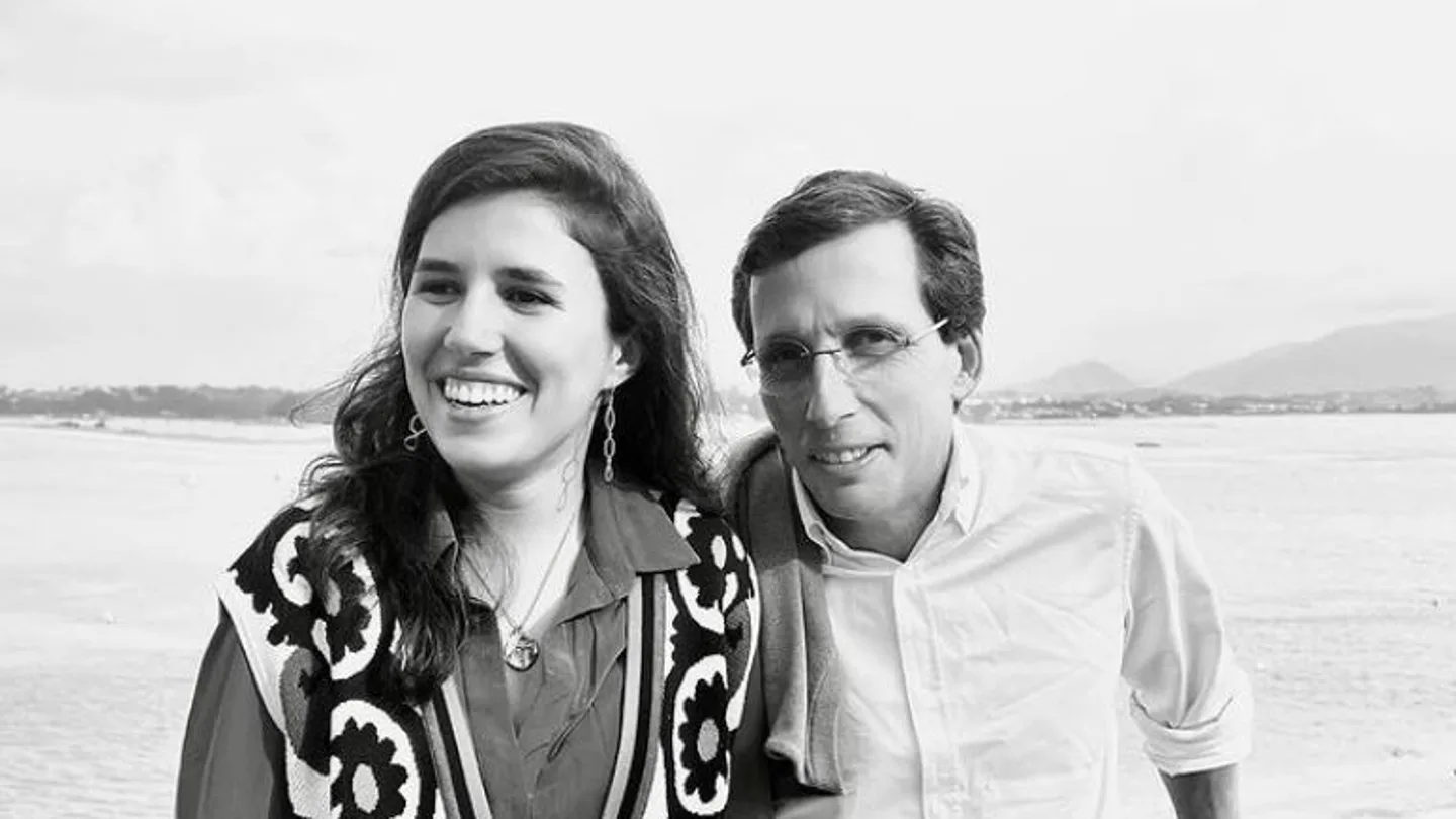 La declaración de amor de Martínez-Almeida a su novia para confirmar su boda: "Y Teresa me ha dicho sí" La declaración de amor de Martínez-Almeida a su novia para confirmar su boda: "Y Teresa me ha dicho sí"