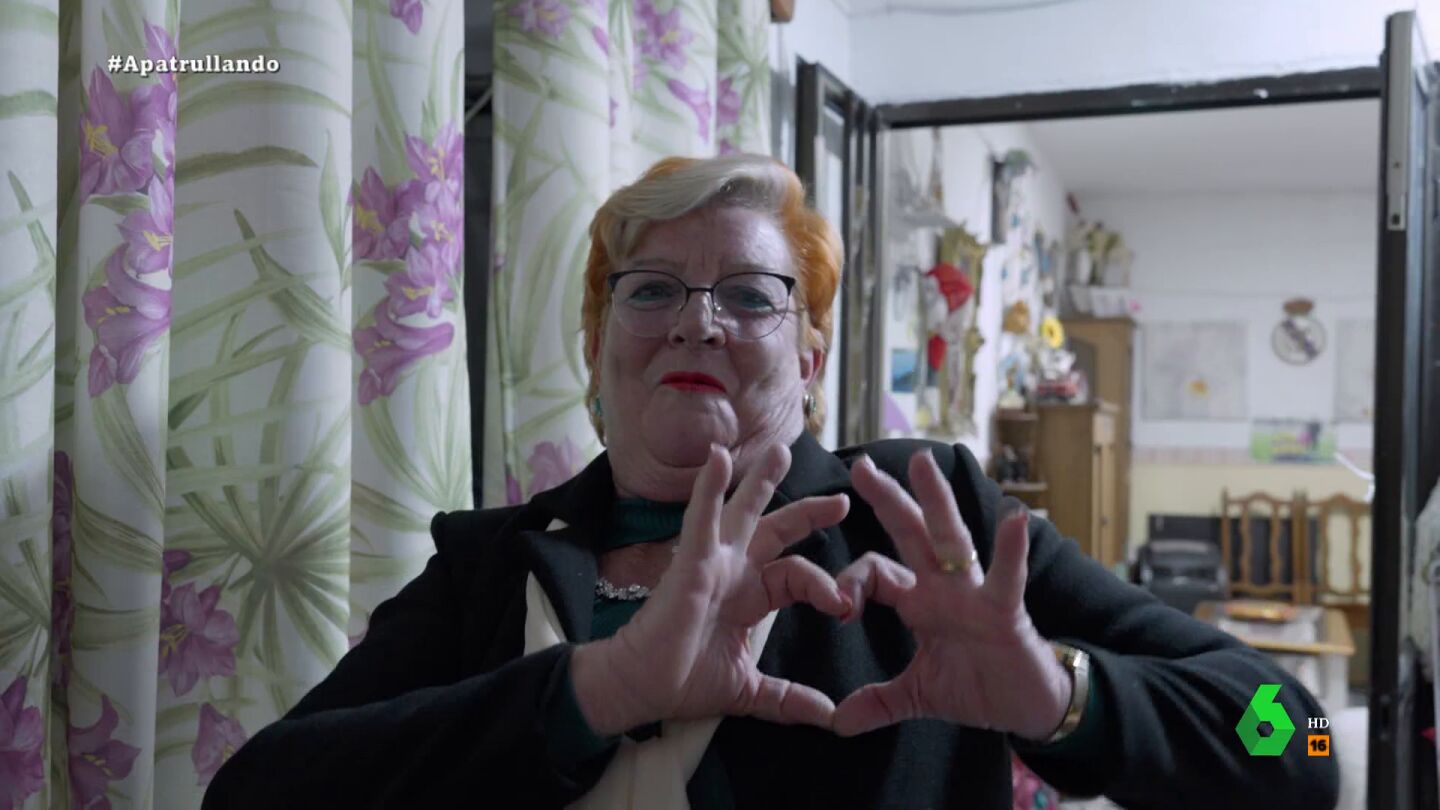 APATRULLANDO: Jalis visita el Barrio de la La Atunara de La L&iacute;nea de la Concepci&oacute;n con Chari, una de sus vecinas