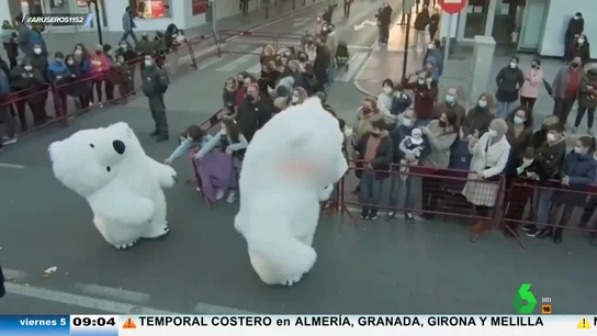 Los personajes más icónicos de las últimas Cabalgatas de Reyes: el oso perjudicado, el Gaspar guapo y los Reyes de Oropesa del Mar Los personajes más icónicos de las últimas Cabalgatas de Reyes: el oso perjudicado, el Gaspar guapo y los Reyes de Oropesa del Mar