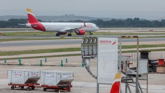 Un avión de la aerolínea Iberia en el aeropuerto Adolfo Suárez Madrid-Barajas. Un avión de la aerolínea Iberia en el aeropuerto Adolfo Suárez Madrid-Barajas.