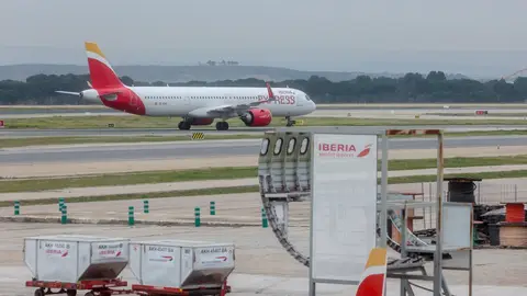 Un avión de la aerolínea Iberia en el aeropuerto Adolfo Suárez Madrid-Barajas Un avión de la aerolínea Iberia en el aeropuerto Adolfo Suárez Madrid-Barajas
