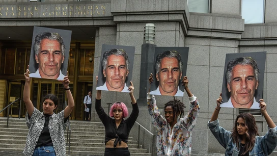 Nuevos documentos desclasificados revelan cómo Epstein captaba a adolescentes para su residencia Nuevos documentos desclasificados revelan cómo Epstein captaba a adolescentes para su residencia