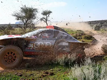 Carlos Sainz da la noticia positiva en el arranque del Dakar Carlos Sainz da la noticia positiva en el arranque del Dakar