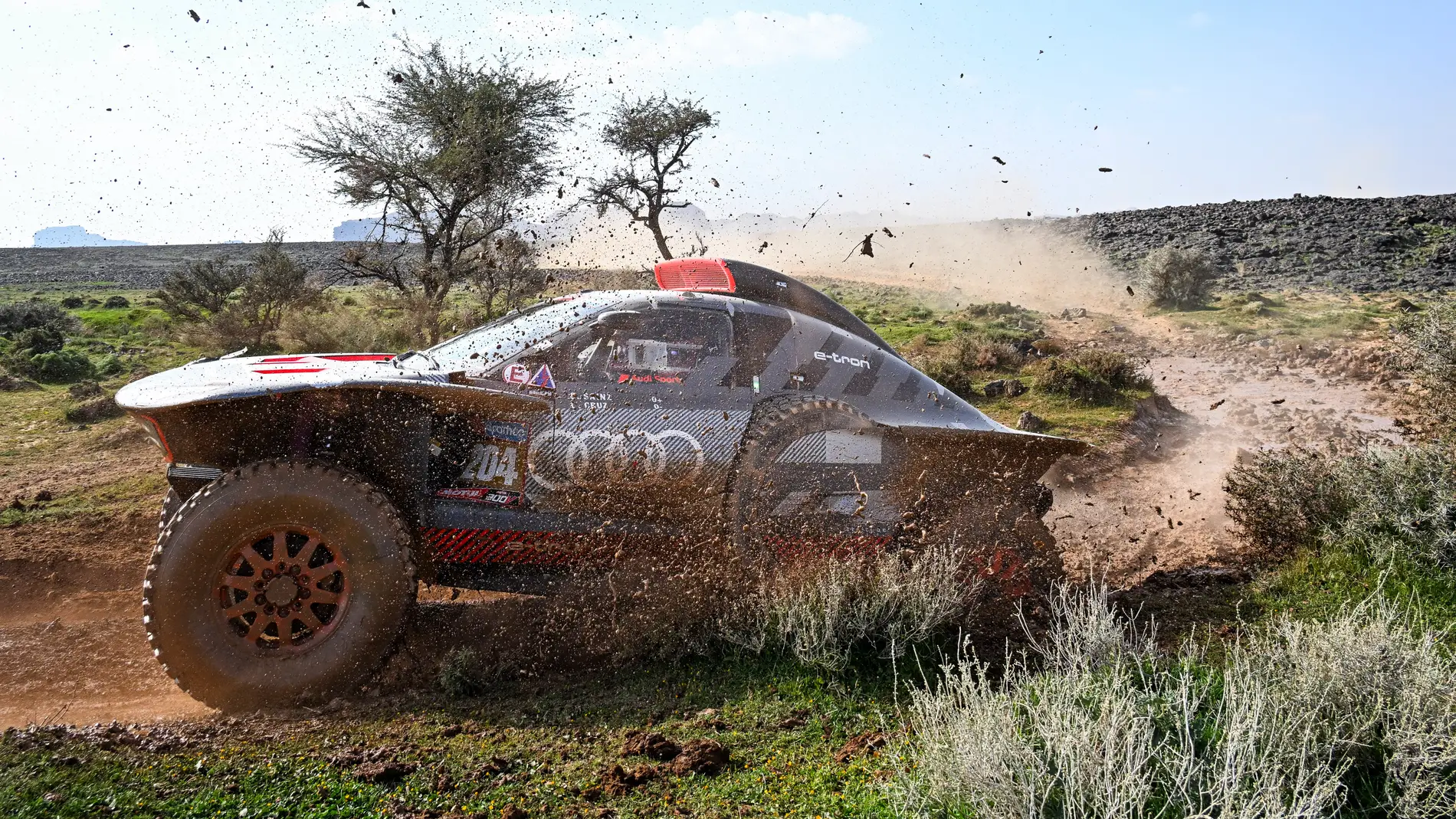 Carlos Sainz da la noticia positiva en el arranque del Dakar