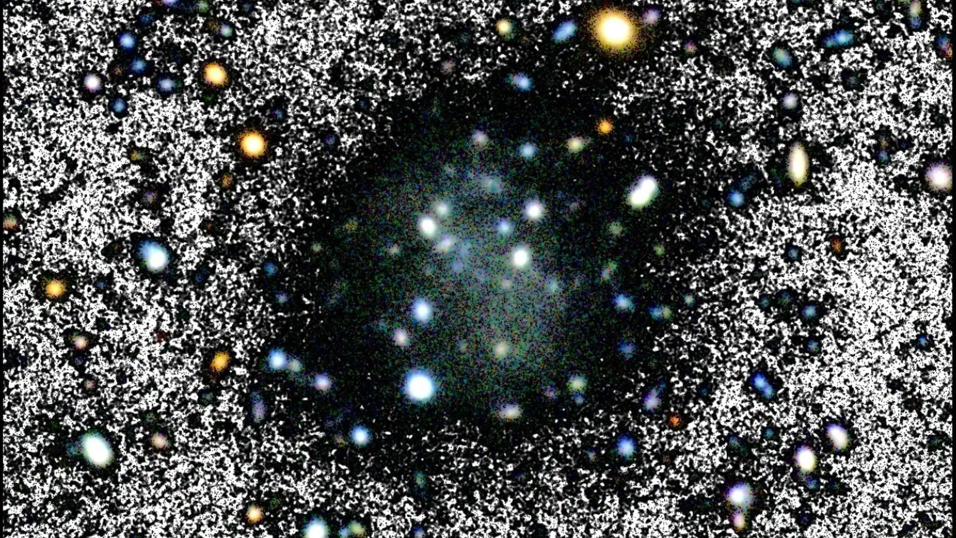 Descubren una galaxia casi invisible que desafía el modelo de materia oscura