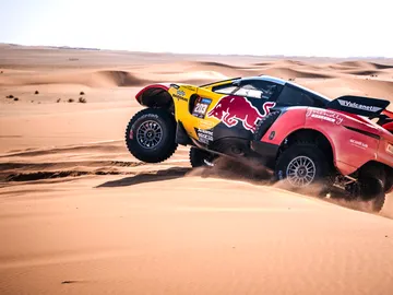 Sébastien Loeb se engancha a la carrera con la victoria de etapa Sébastien Loeb se engancha a la carrera con la victoria de etapa