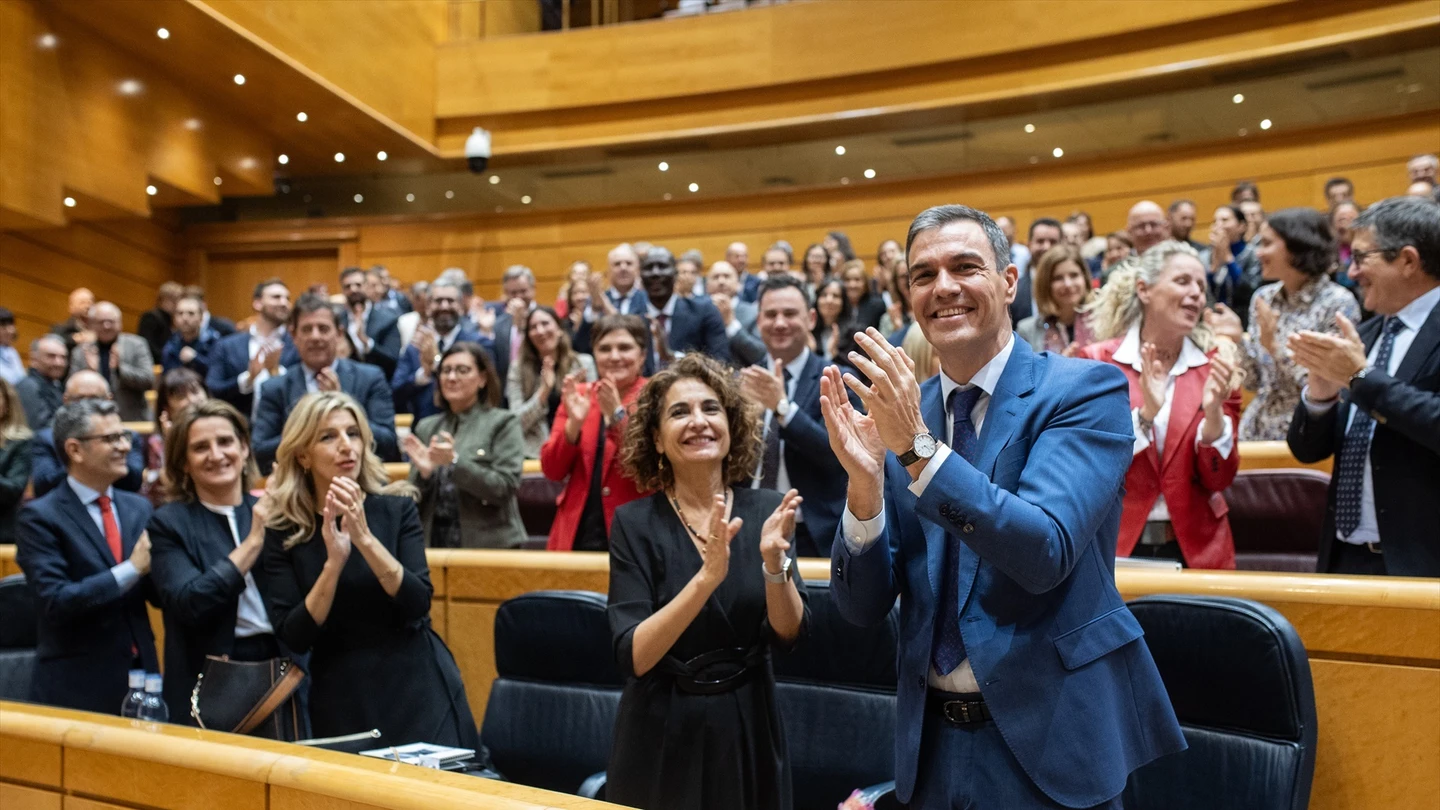 Pedro Sánchez celebra la aprobación de dos decretos en el Congreso Pedro Sánchez celebra la aprobación de dos decretos en el Congreso