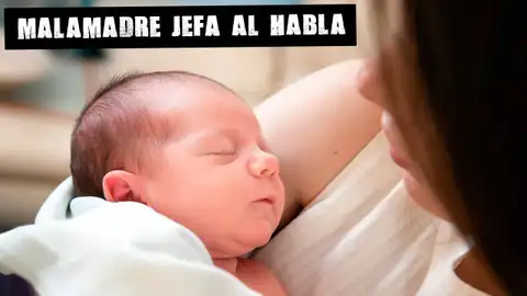 Imagen de archivo de una madre cuidado de su bebé Imagen de archivo de una madre cuidado de su bebé