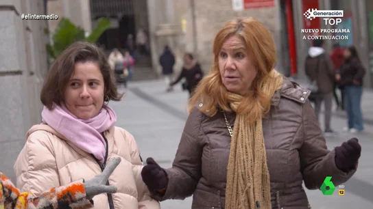 Una señora confiesa a Thais Villas lo que espera de Sánchez: "Como engaña a todos, que también engañe a Puigdemont" Una señora confiesa a Thais Villas lo que espera de Sánchez: "Como engaña a todos, que también engañe a Puigdemont"