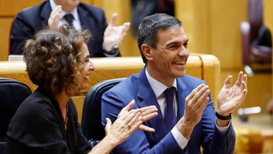 El presidente del Gobierno, Pedro Sánchez, y la vicepresidenta primera y ministra de Hacienda, María Jesús Montero, durante la votación El presidente del Gobierno, Pedro Sánchez, y la vicepresidenta primera y ministra de Hacienda, María Jesús Montero, durante la votación