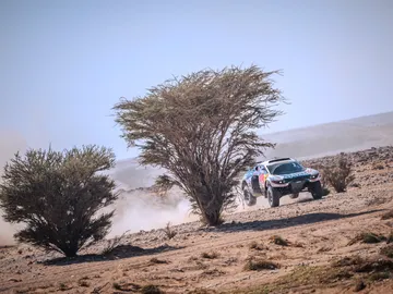 Nasser Al-Attiyah pasa del juego de las estrategias y hace su propio Dakar Nasser Al-Attiyah pasa del juego de las estrategias y hace su propio Dakar