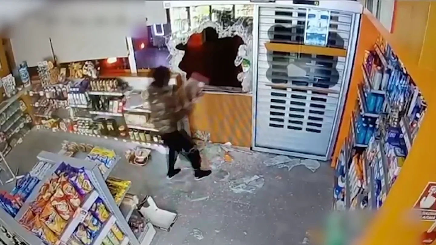 Cae una banda de aluniceros liderada por un amigo del criminal 'Rafita' por 40 golpes en restaurantes y gasolineras de Madrid Cae una banda de aluniceros liderada por un amigo del criminal 'Rafita' por 40 golpes en restaurantes y gasolineras de Madrid