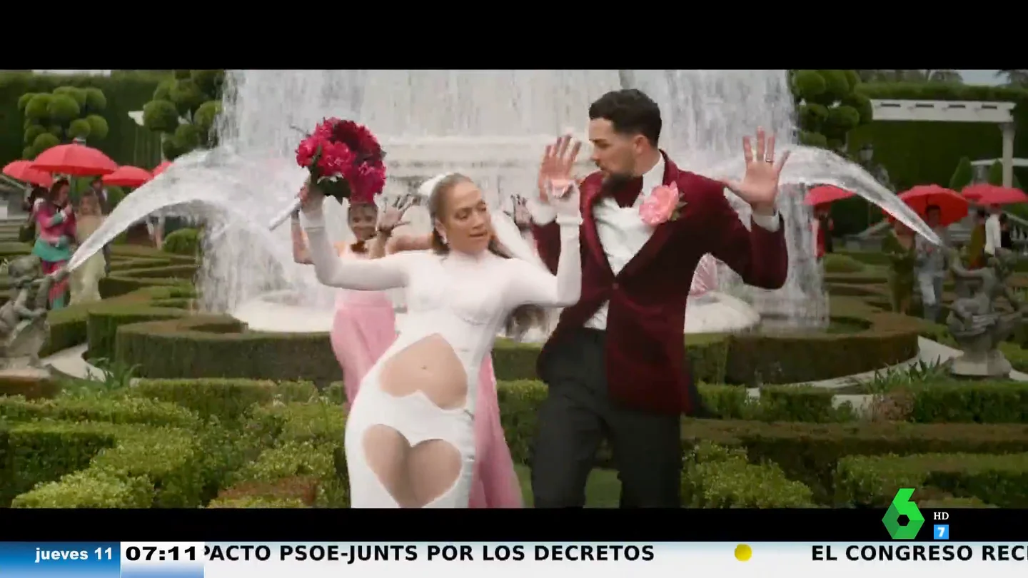 Alfonso Arús, sobre el vestido de Jennifer Lopez en su nuevo videoclip: "Es 'Chonifer' Lopez' Alfonso Arús, sobre el vestido de Jennifer Lopez en su nuevo videoclip: "Es 'Chonifer' Lopez'