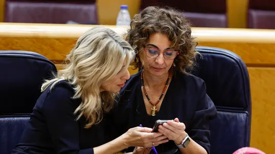 Las vicepresidentas segunda, Yolanda Díaz y primera, María Jesús Montero, durante un pleno del Congreso. Las vicepresidentas segunda, Yolanda Díaz y primera, María Jesús Montero, durante un pleno del Congreso.