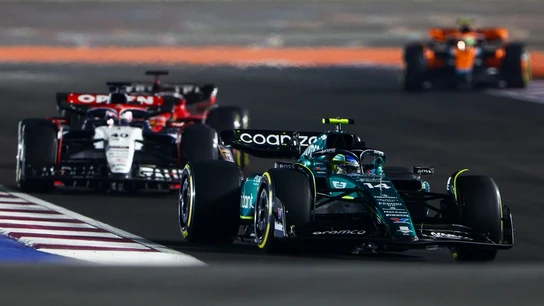 Fernando Alonso, por delante de Liam Lawson Fernando Alonso, por delante de Liam Lawson