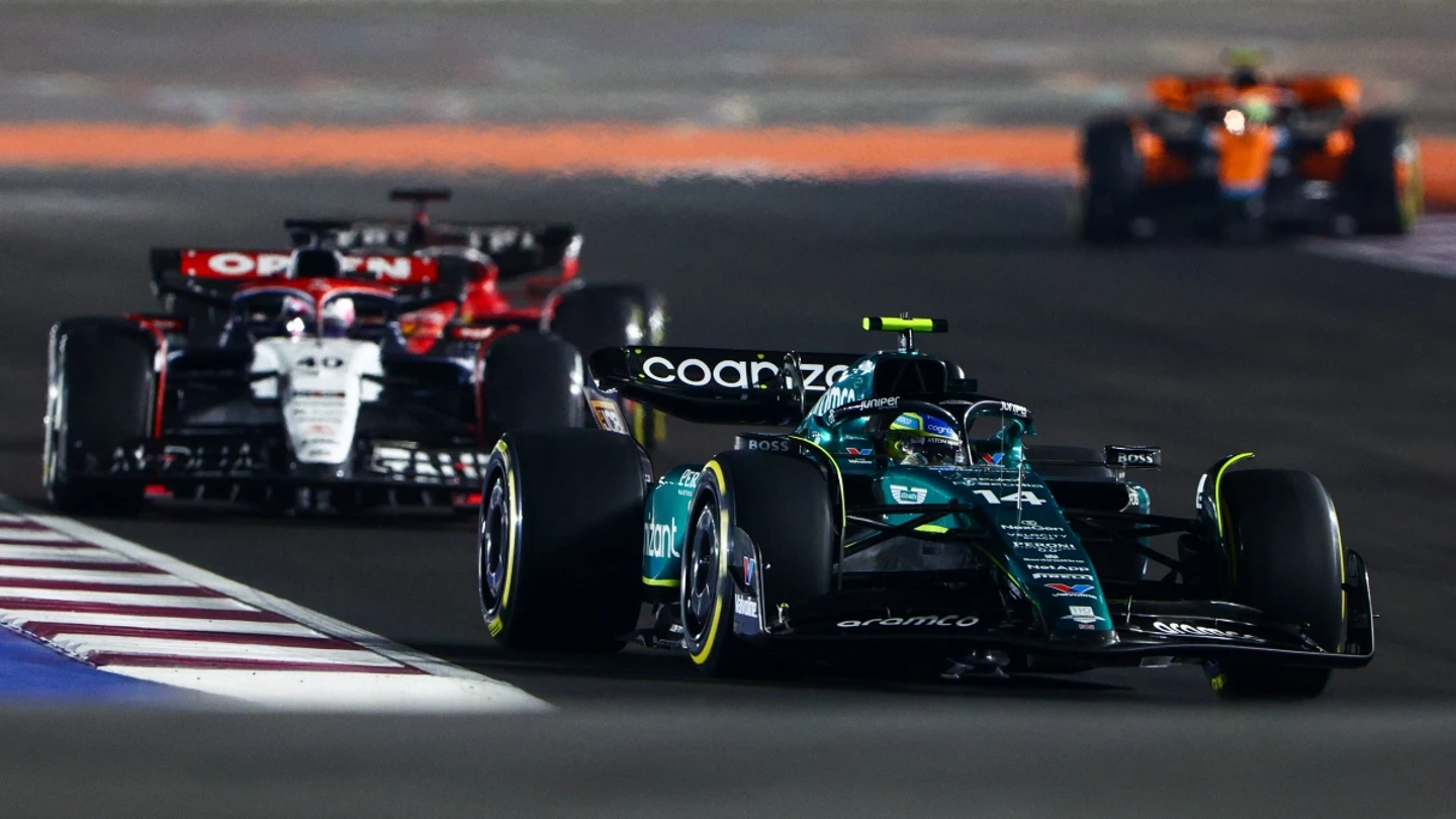 Fernando Alonso, por delante de Liam Lawson Fernando Alonso, por delante de Liam Lawson