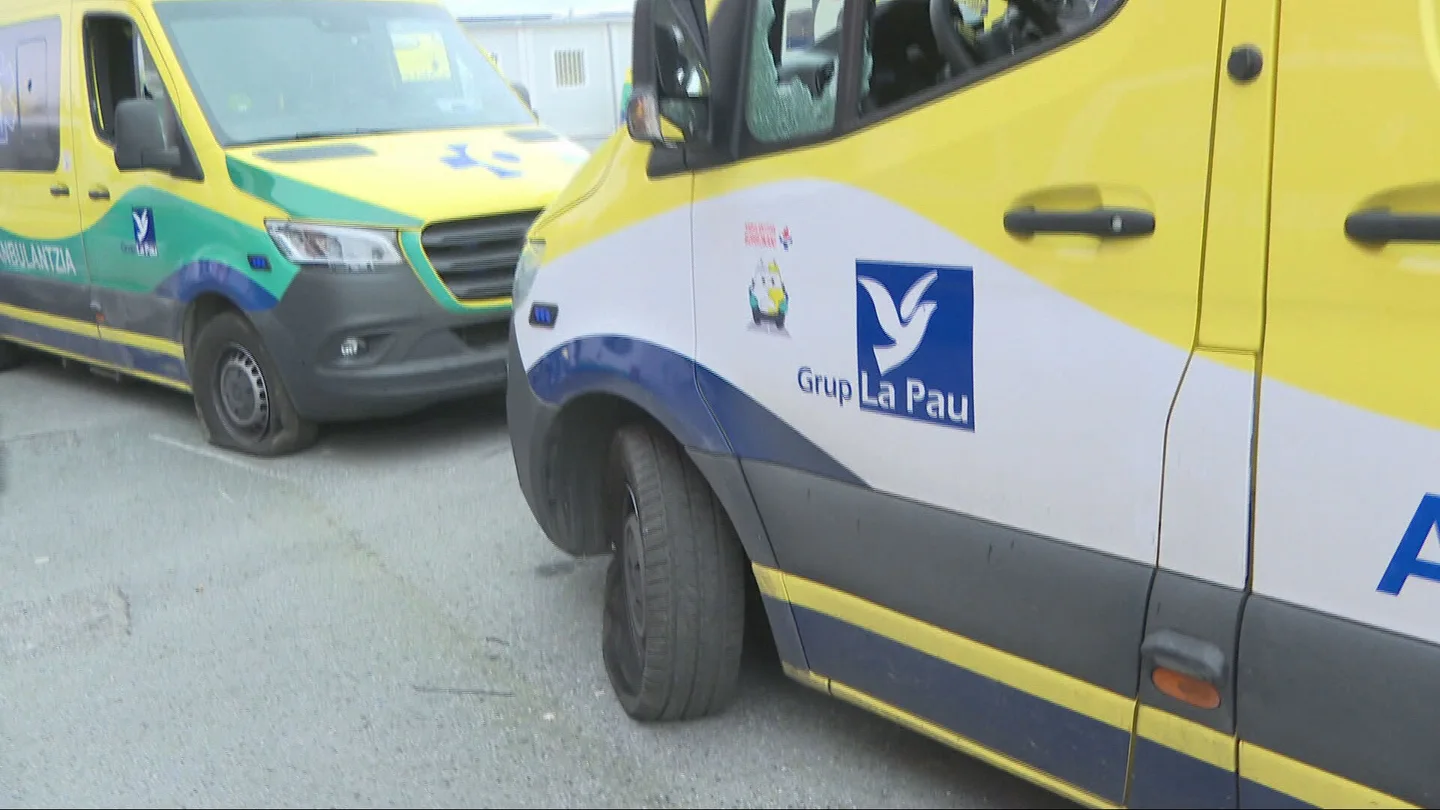 Ambulancias destrozadas en Euskadi. Ambulancias destrozadas en Euskadi.