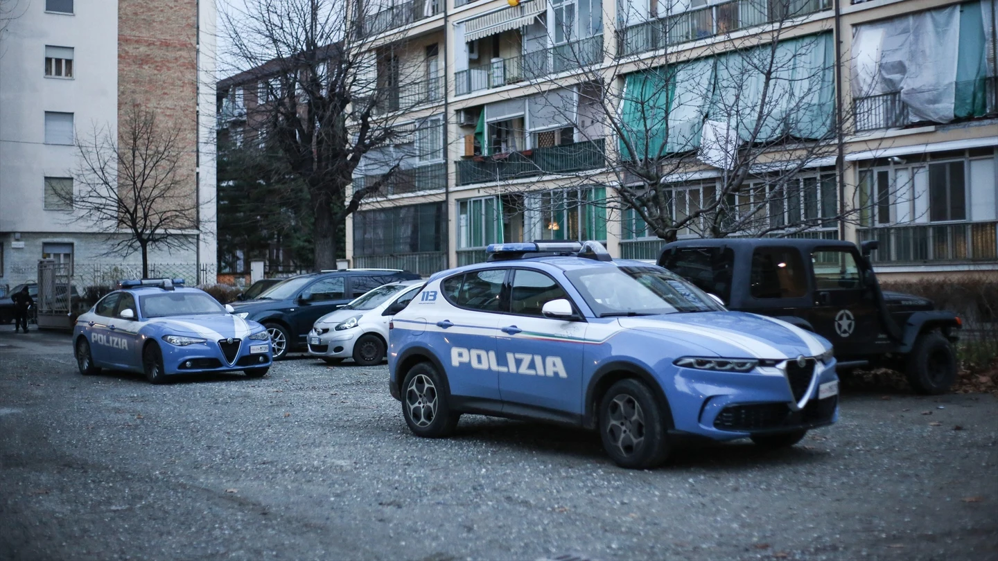 Imagen de archivo de un coche de la Policía italiana en Turín Tres condenados a seis meses de prisión por hacer el saludo fascista en Italia