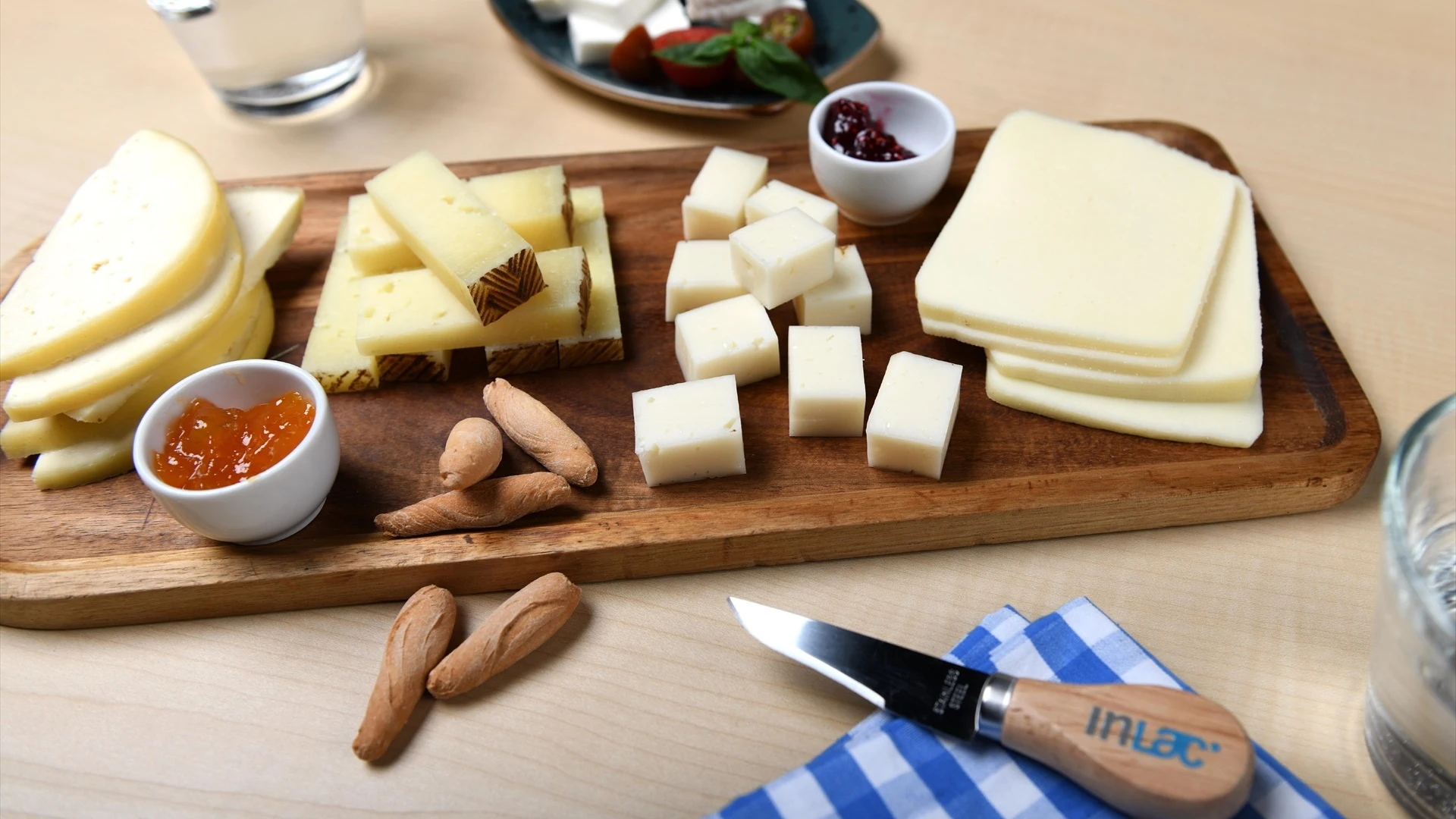 Retiran un queso gorgonzola de Aldi por la presencia de Listeria monocytogenes