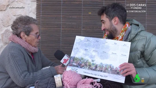 Una vecina de Peña Zafra desvela a Isma Juárez cómo se hizo su calendario nudista "Todo lo que se hace por amor no nos tiene que causar vergüenza", le explica a Isma Juárez otra vecina de Peña Zafra de Abajo, una pedanía de Murcia donde sus vecinos han participado en un calendario nudista para poner al pueblo en el mapa.