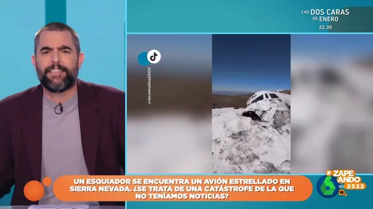 Un esquiador encuentra el avión de 'La sociedad de la nieve' en Sierra Nevada "¿Después de rodar una peli no se recoge el decorado?", se pregunta Dani Mateo en este vídeo, donde comenta el hallazgo de un esquiador en plena Sierra Nevada: "Se han dejado el cuerpo de los pilotos, de los muñecos que hacen de pilotos".