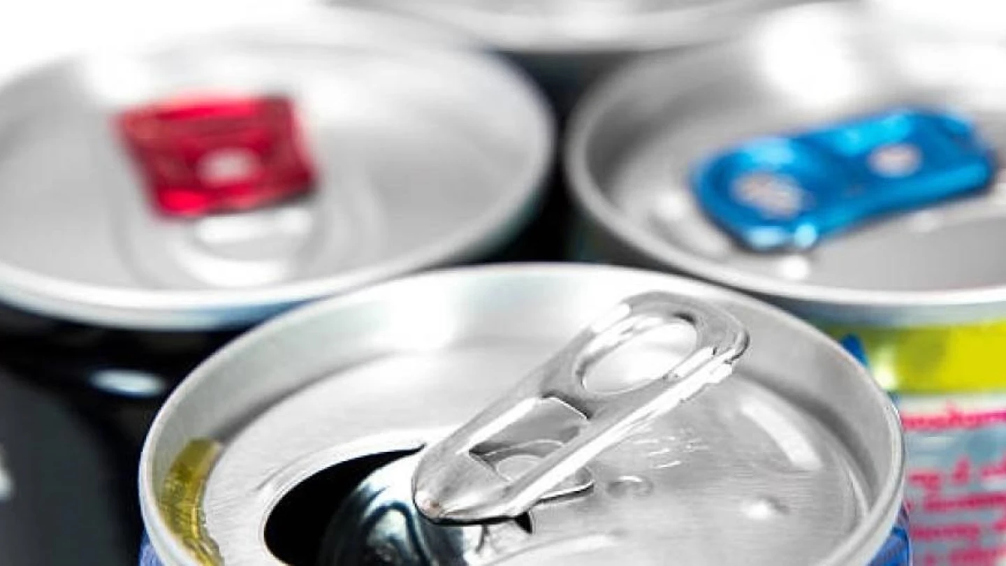 Los múltiples riesgos para la salud física y mental del consumo de bebidas energéticas Los múltiples riesgos para la salud física y mental del consumo de bebidas energéticas
