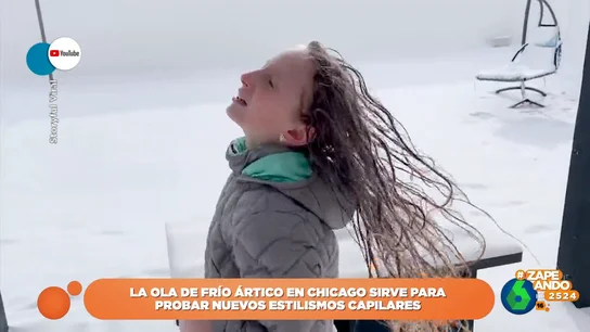 El curioso peinado de una niña que sale a la calle con el pelo mojado en plena ola de frío en Chicago El curioso peinado de una niña que sale a la calle con el pelo mojado en plena ola de frío en Chicago