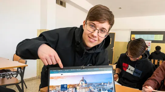 Miguel, el joven de Granada es admitido en la Universidad de Oxford con tan solo 15 años. Miguel, el joven de Granada es admitido en la Universidad de Oxford con tan solo 15 años.