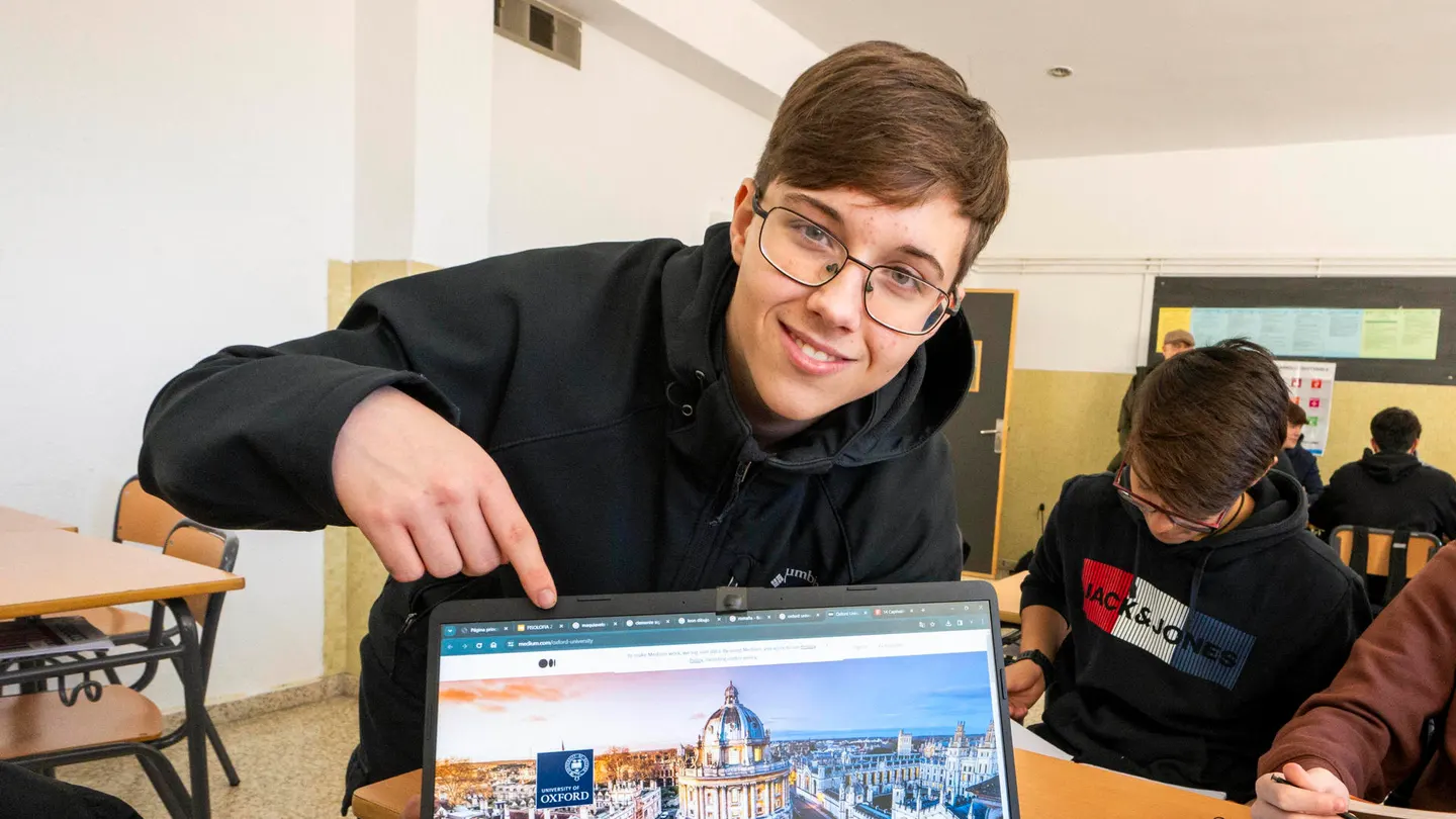 Miguel, el joven de Granada es admitido en la Universidad de Oxford con tan solo 15 años. Miguel, el joven de Granada es admitido en la Universidad de Oxford con tan solo 15 años.