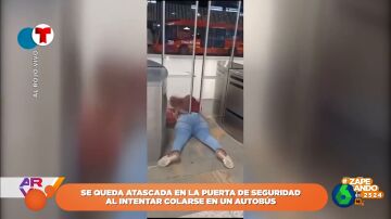 Una mujer se queda atascada en las puertas de seguridad tras intentar colarse en un autobús