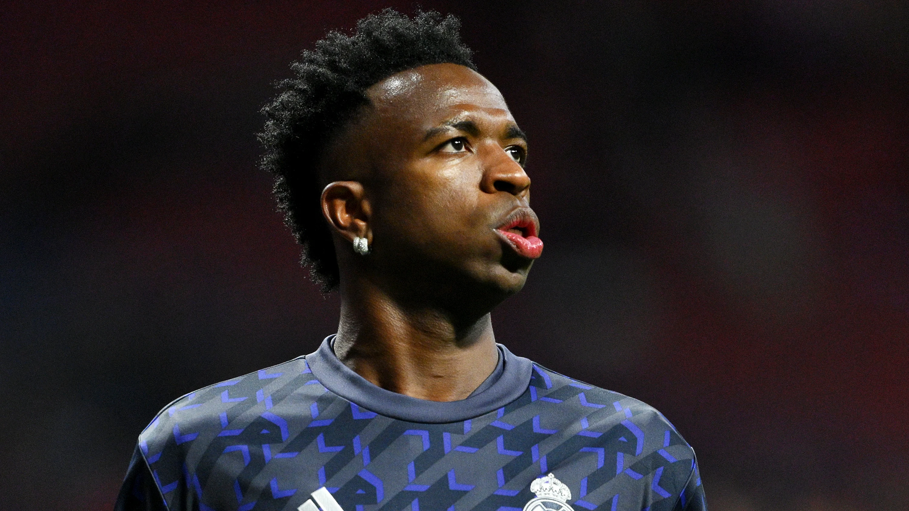 Vinicius Júnior en la previa del Atlético - Real Madrid de Copa del Rey