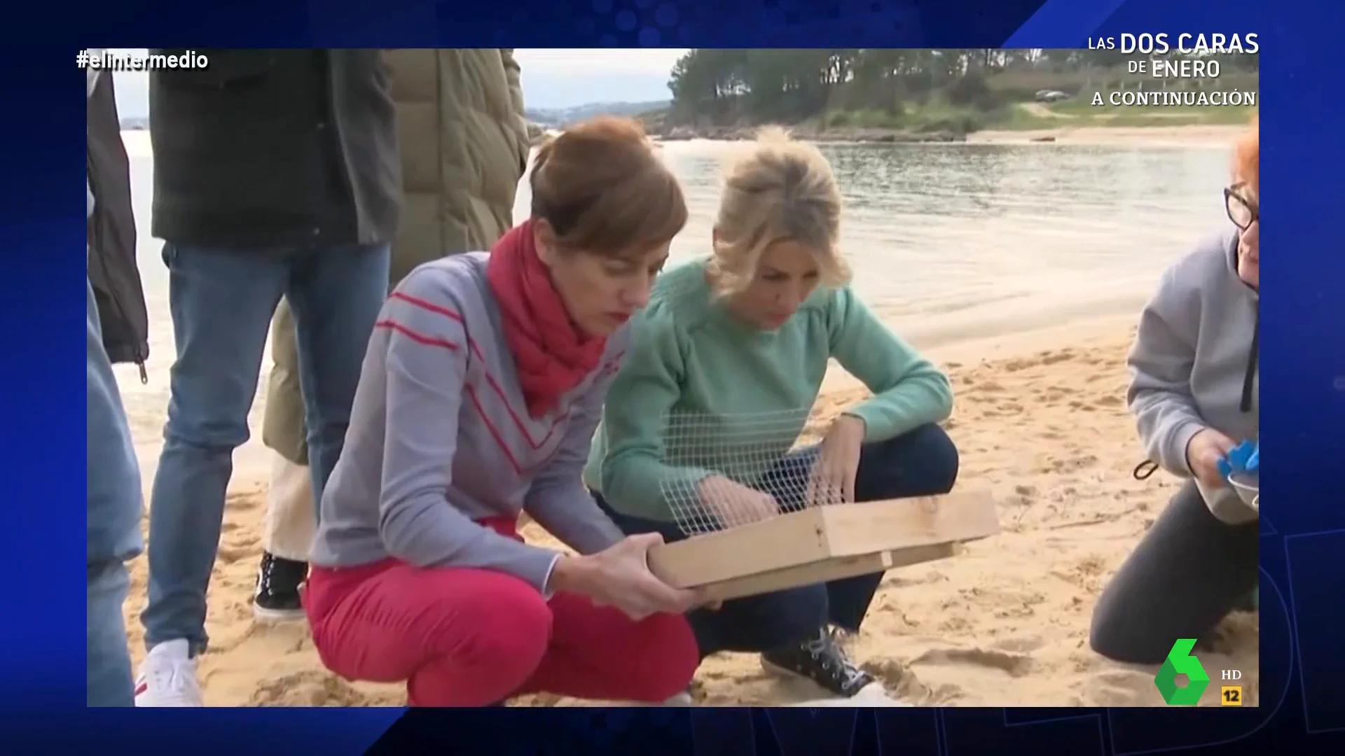  'Wonder Yoli', el terror de los pellets". "Con ella, los plásticos duran menos en la playa que Podemos en su partido"