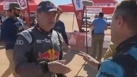 Brutal enfado de Carlos Sainz con un piloto en el Dakar Brutal enfado de Carlos Sainz con un piloto en el Dakar