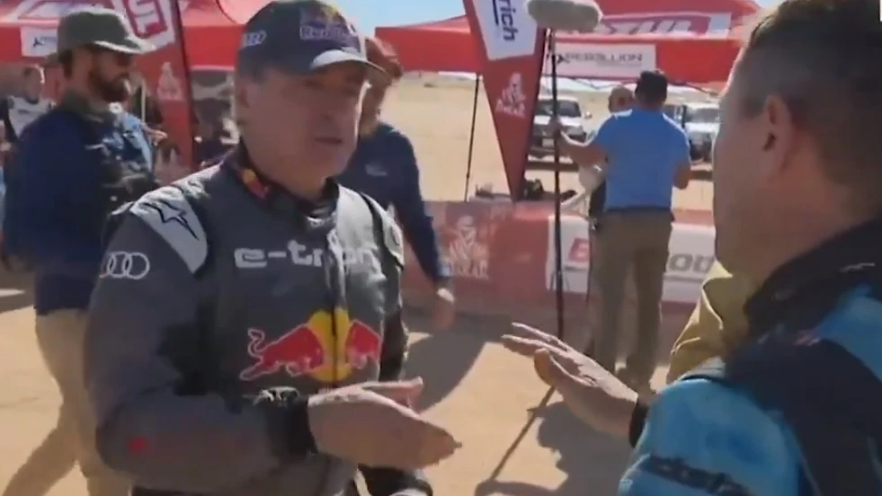 Brutal enfado de Carlos Sainz con un piloto en el Dakar