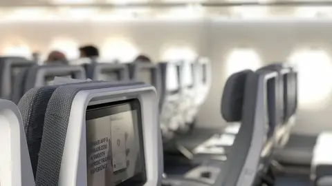 Asientos vacíos durante el vuelo. Asientos vacíos durante el vuelo.
