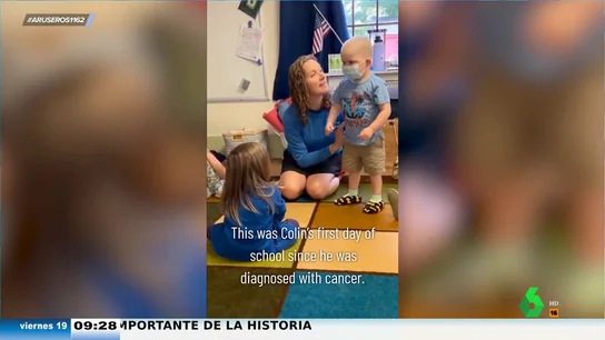 El pequeño Colin vuelve al cole por primera vez desde que le diagnosticaron cáncer: así se presenta ante sus nuevos compañeros El pequeño Colin vuelve al cole por primera vez desde que le diagnosticaron cáncer: así se presenta ante sus nuevos compañeros