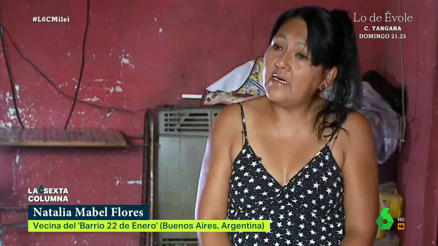 Natalia Mabel Flores, vecina del 'barrio 22 de enero', una de las "villas miseria" de Argentina. "Mis hijos no tienen futuro": el lamento de una mujer contra las políticas antiayudas de Milei