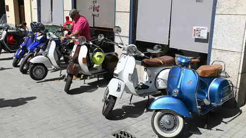 Scooters Varios Scooters aparcados.