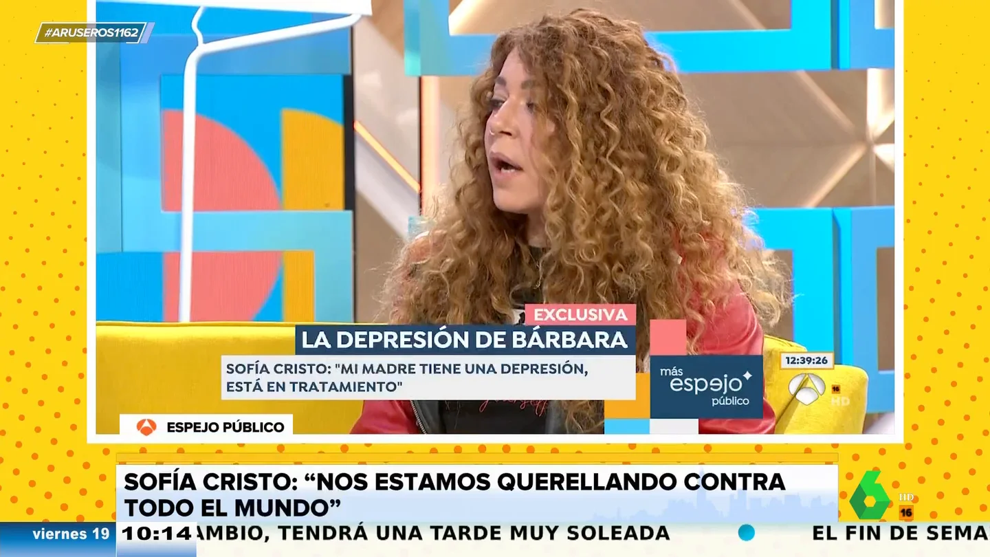 Sofía Cristo anuncia querellas contra los que han atacado a Bárbara Rey: "Tendrán que trabajar el resto de su vida para nosotras" Sofía Cristo anuncia querellas contra los que han atacado a Bárbara Rey: "Tendrán que trabajar el resto de su vida para nosotras"