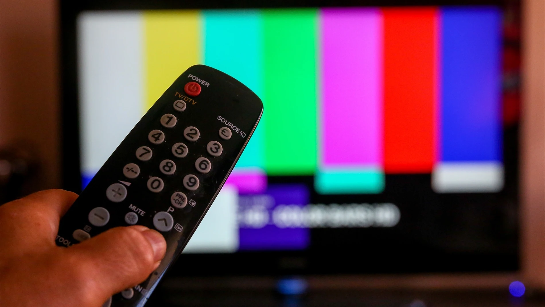 TDT en 2024: qué necesitas para seguir viendo la tele gratis el 1