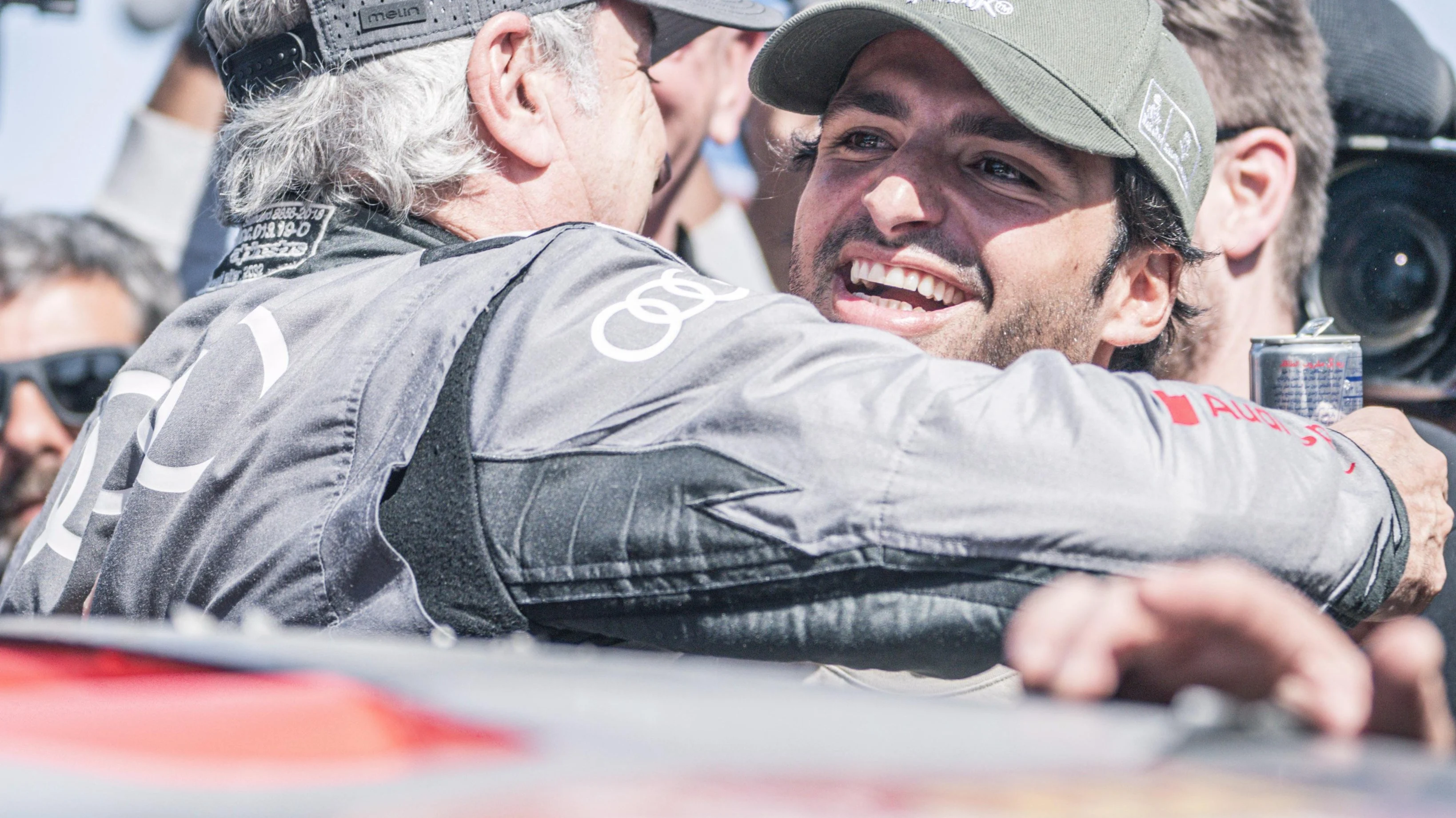 Carlos Sainz celebra el Dakar de su padre