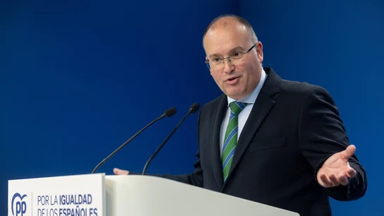 El portavoz del Grupo Parlamentario Popular en el Congreso, Miguel Tellado, durante una rueda de prensa, en la sede del PP Montero alude a la calvicie de Tellado y él responde: "El sanchismo es esto"