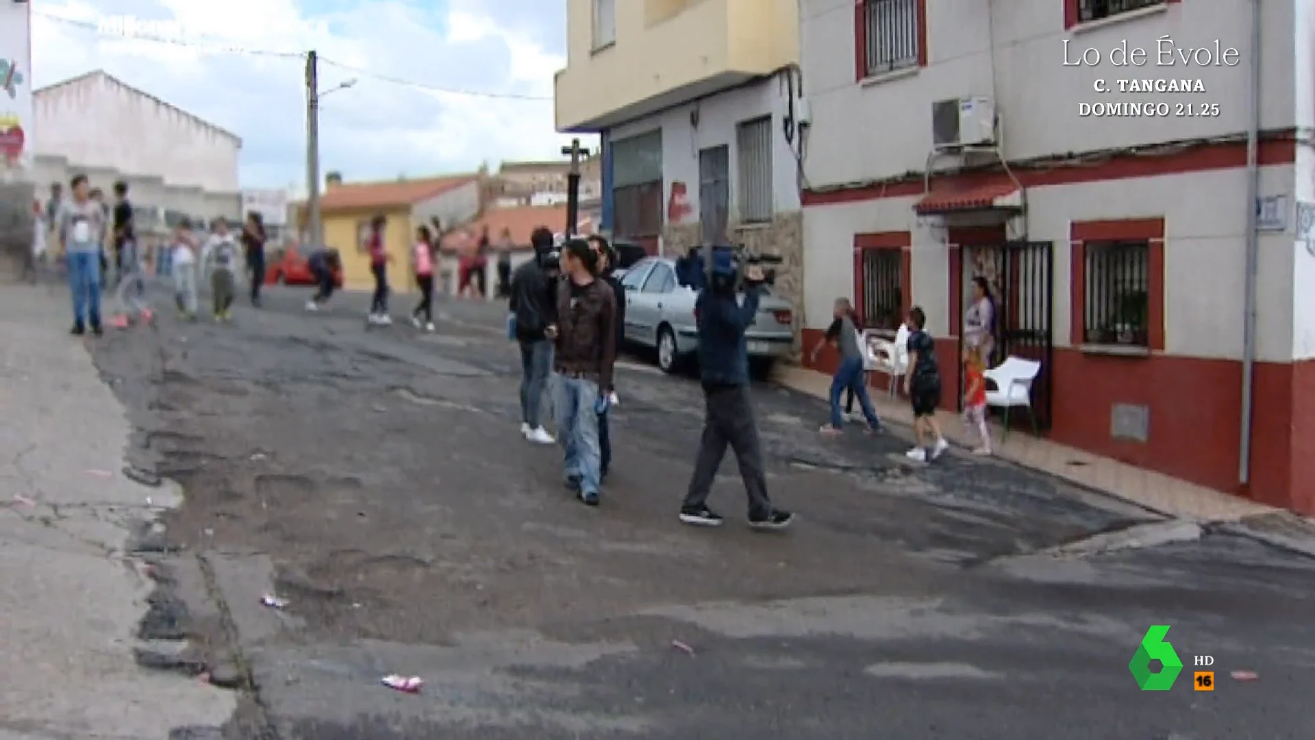 Escupitajos y amenazas: el recibimiento a Equipo de Investigación en el barrio marginal de San Lázaro