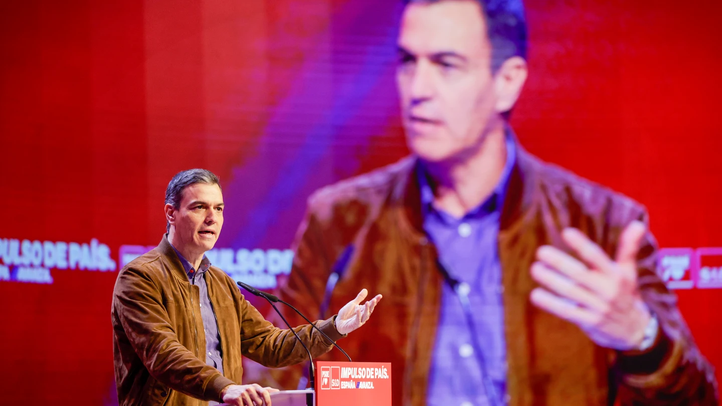 Pedro Sánchez, durante su intervención en el acto del PSOE celebrado en A Coruña Pedro Sánchez, durante su intervención en el acto del PSOE celebrado en A Coruña
