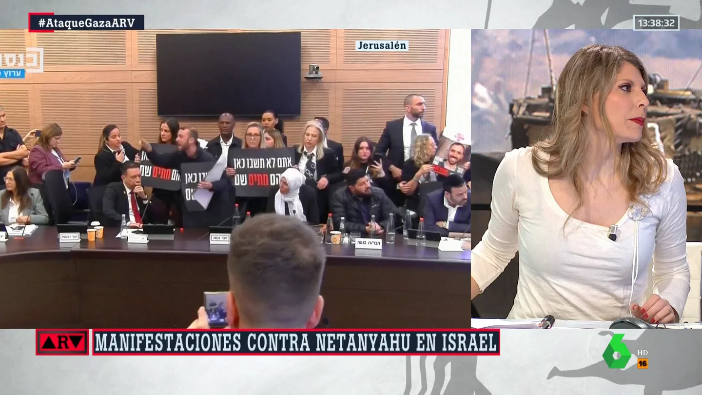Familiares de rehenes entran en el Parlamento israelí Familiares de rehenes entran en el Parlamento israelí