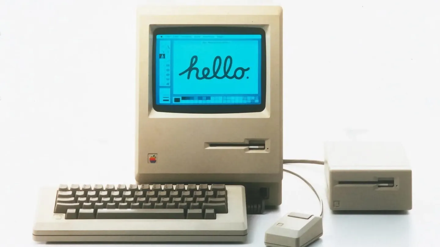Fotografía cedida por el Computer History Museum (CHM) donde se muestra una computadora personal (PC) Apple Macintosh de 1984 Fotografía cedida por el Computer History Museum (CHM) donde se muestra una computadora personal (PC) Apple Macintosh de 1984
