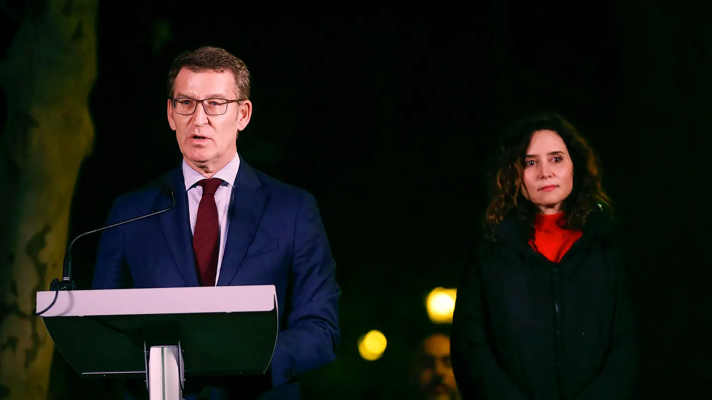 Alberto Núñez Feijóo y Isabel Díaz Ayuso participan en una ofrenda floral en homenaje a Gregorio Ordóñez. Alberto Núñez Feijóo y Isabel Díaz Ayuso participan en una ofrenda floral en homenaje a Gregorio Ordóñez.